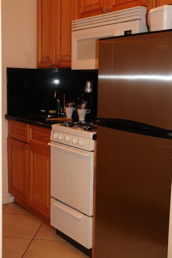 On Hollywood Beach - Affordable Two Bedrooms Sleeps 6 With Two Bathrooms Dania Beach Kültér fotó