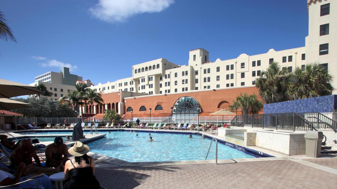 On Hollywood Beach - Affordable Two Bedrooms Sleeps 6 With Two Bathrooms Dania Beach Kültér fotó