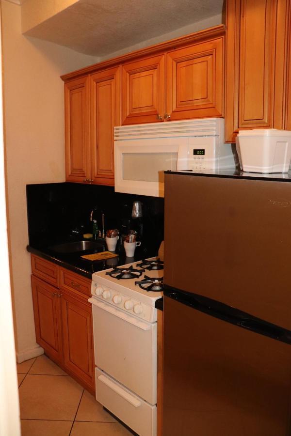 On Hollywood Beach - Affordable Two Bedrooms Sleeps 6 With Two Bathrooms Dania Beach Kültér fotó