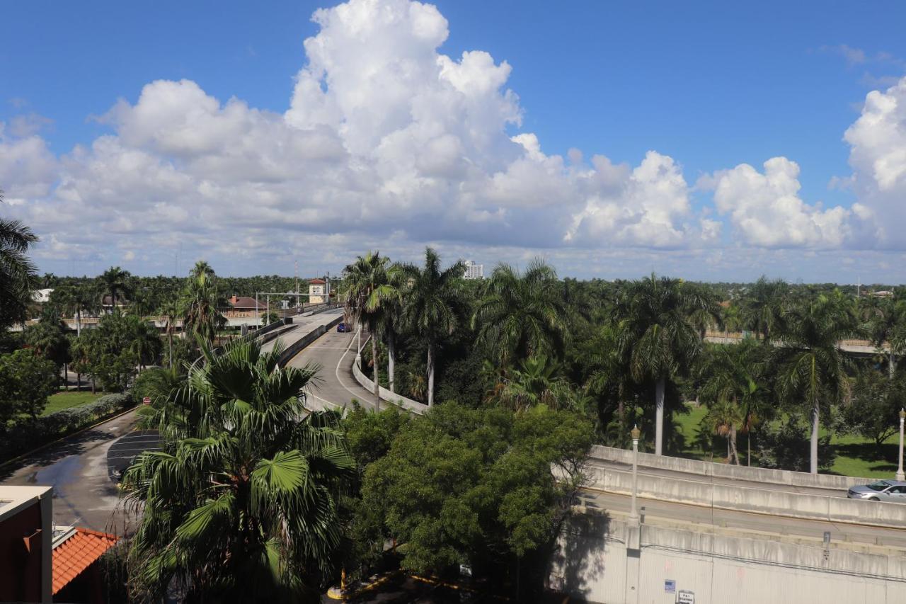 On Hollywood Beach - Affordable Two Bedrooms Sleeps 6 With Two Bathrooms Dania Beach Kültér fotó