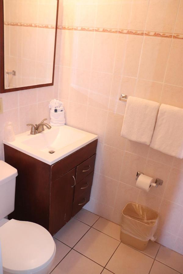 On Hollywood Beach - Affordable Two Bedrooms Sleeps 6 With Two Bathrooms Dania Beach Kültér fotó