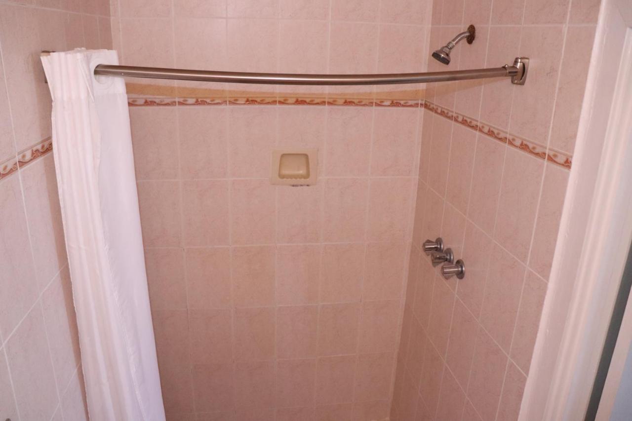 On Hollywood Beach - Affordable Two Bedrooms Sleeps 6 With Two Bathrooms Dania Beach Kültér fotó